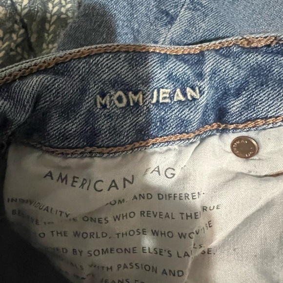 Women’s American Eagle mom jeans stretch 4 regular - Picture 4 of 6
